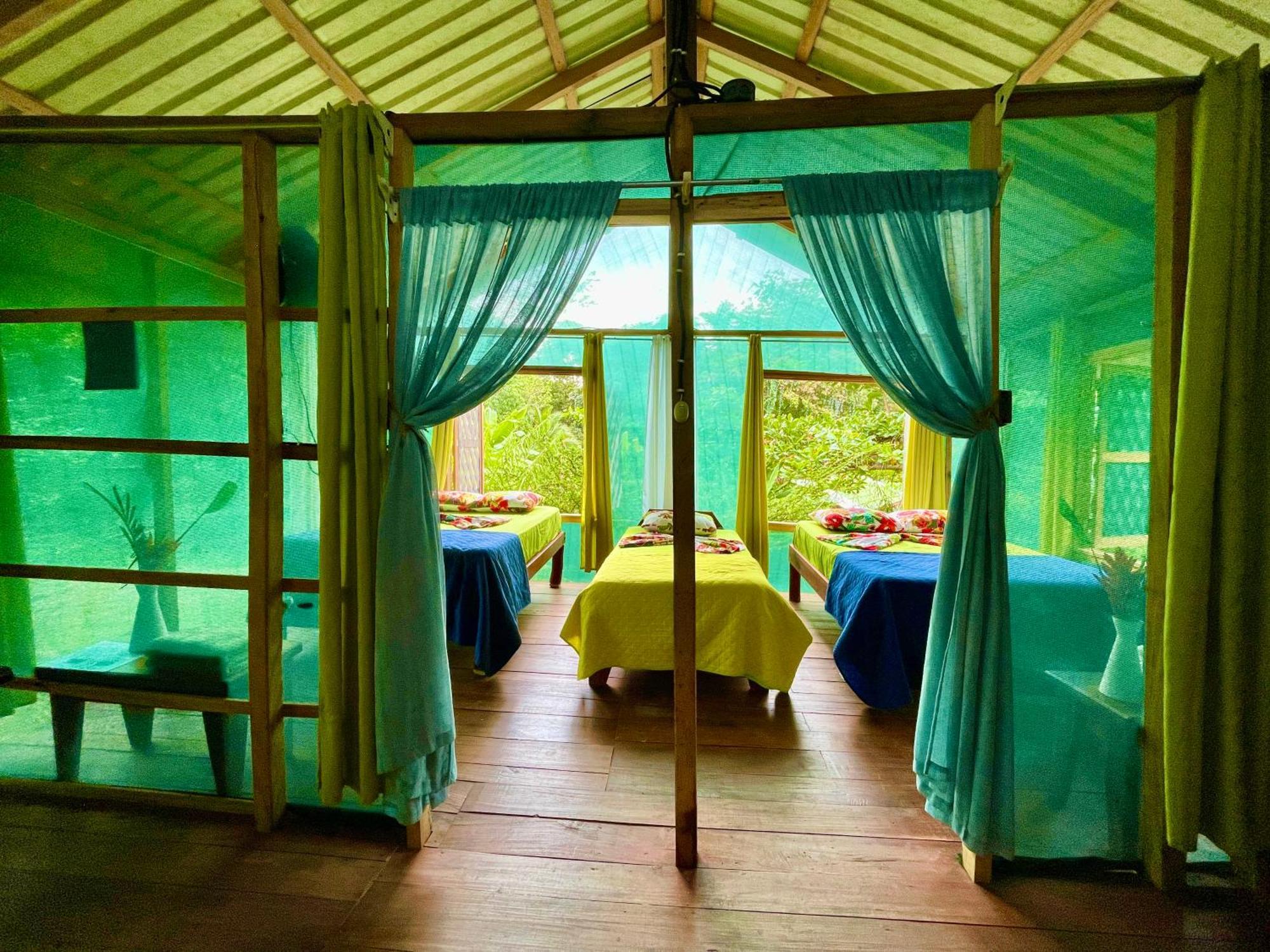 Alouatta Lodge And Canopy Cahuita Exterior photo
