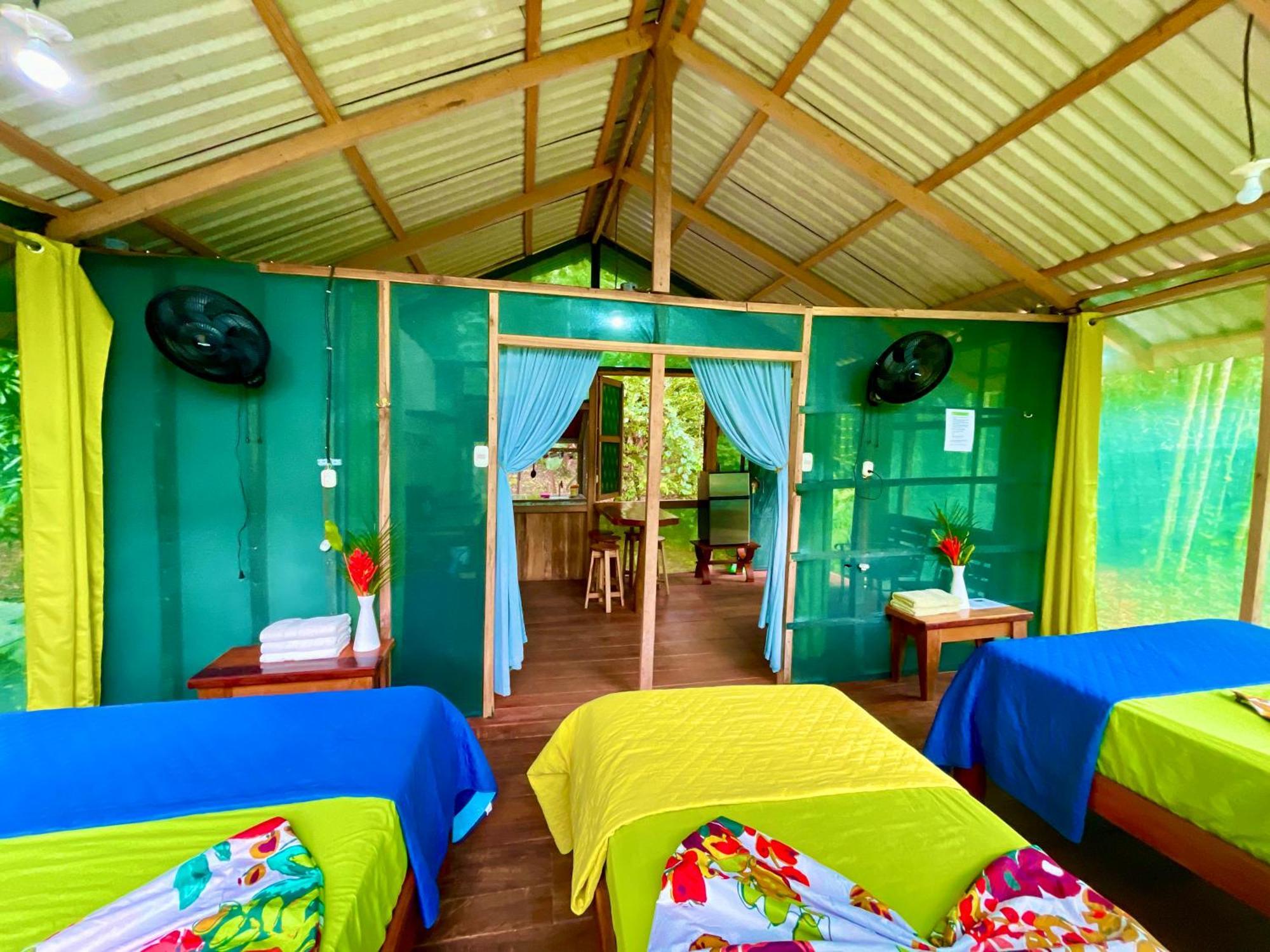 Alouatta Lodge And Canopy Cahuita Exterior photo