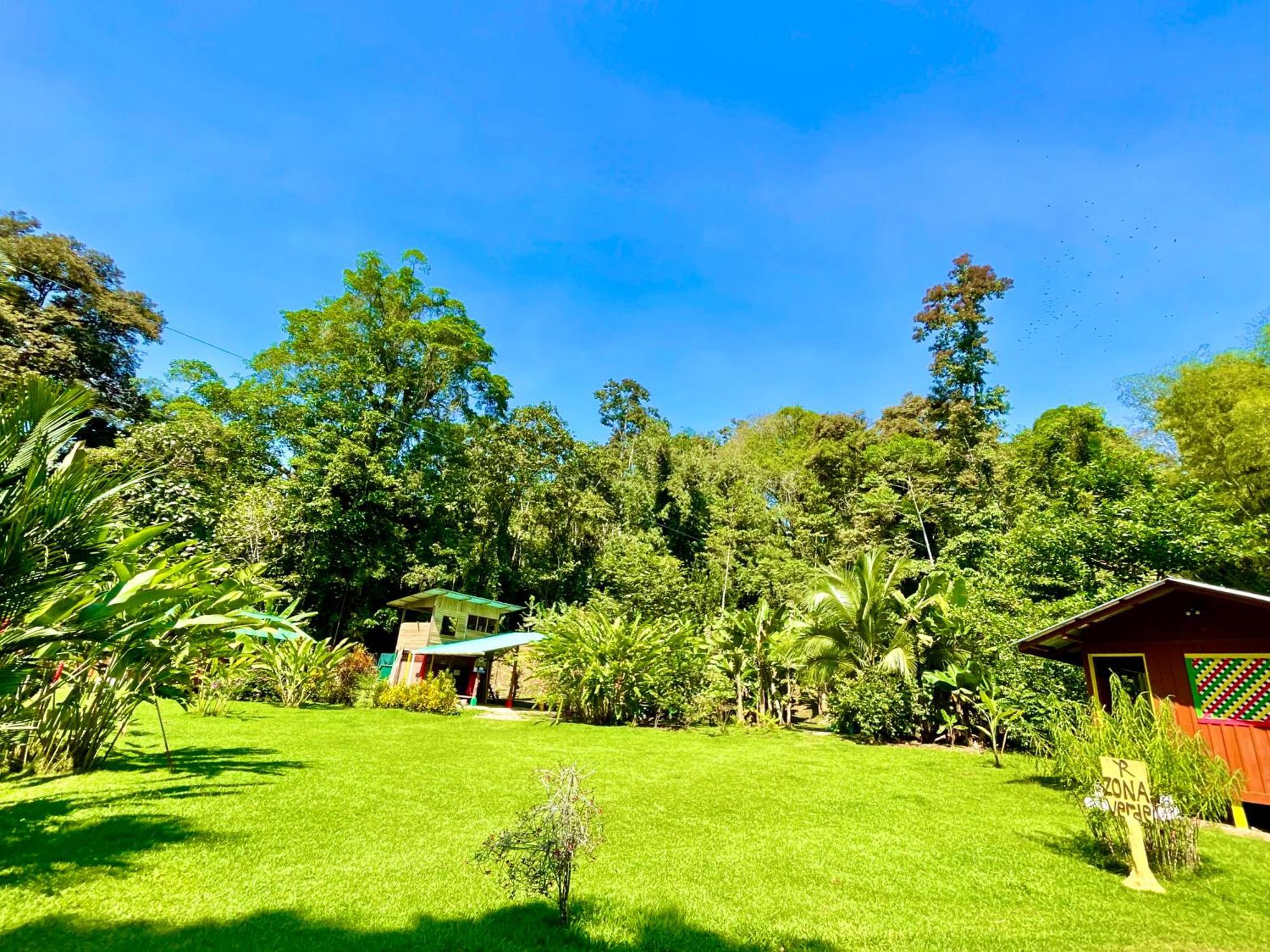 Alouatta Lodge And Canopy Cahuita Exterior photo